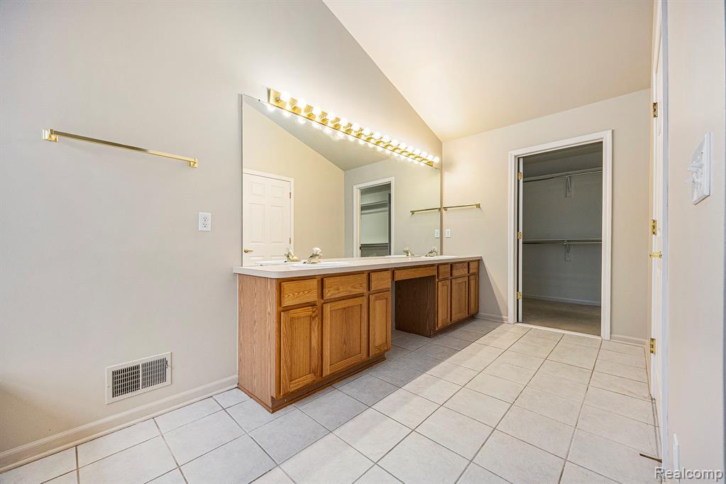 49620 Dunhill Drive, Macomb, MI 48044 — Photo 20