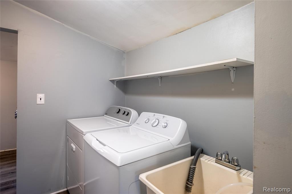 8370 Arlis Street, Commerce Twp, MI 48382 — Photo 15