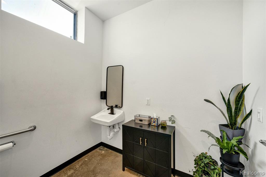 611 W Philadelphia Street, Detroit, MI 48202 — Photo 25