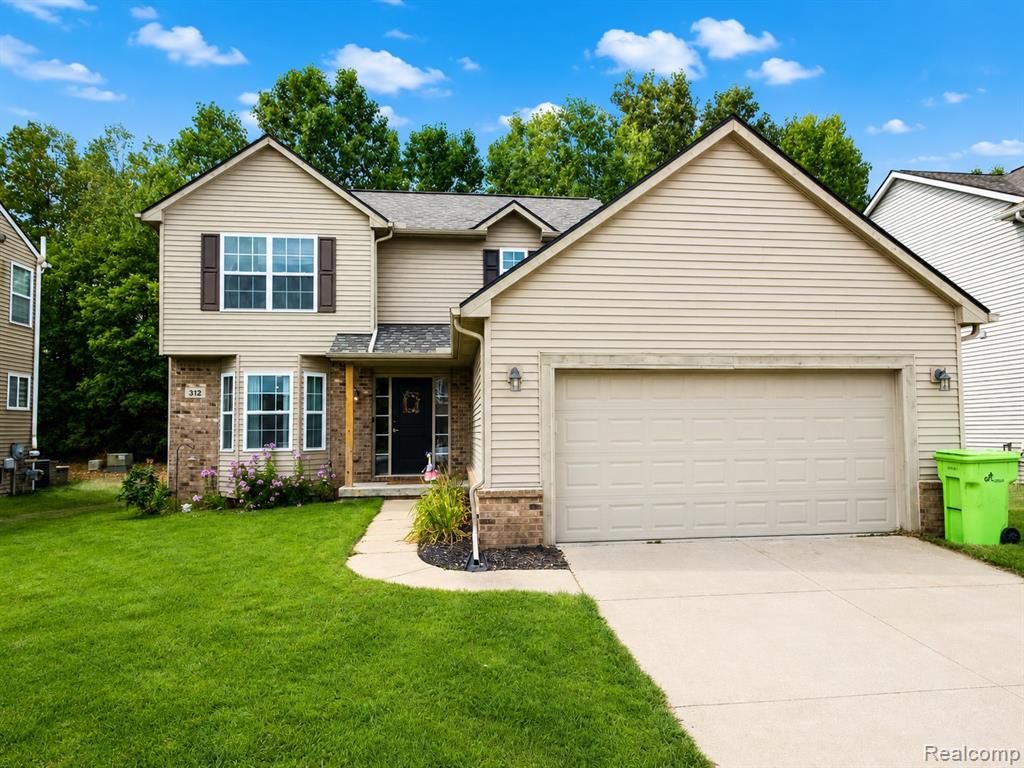 312 Dakota Lane, White Lake, MI
