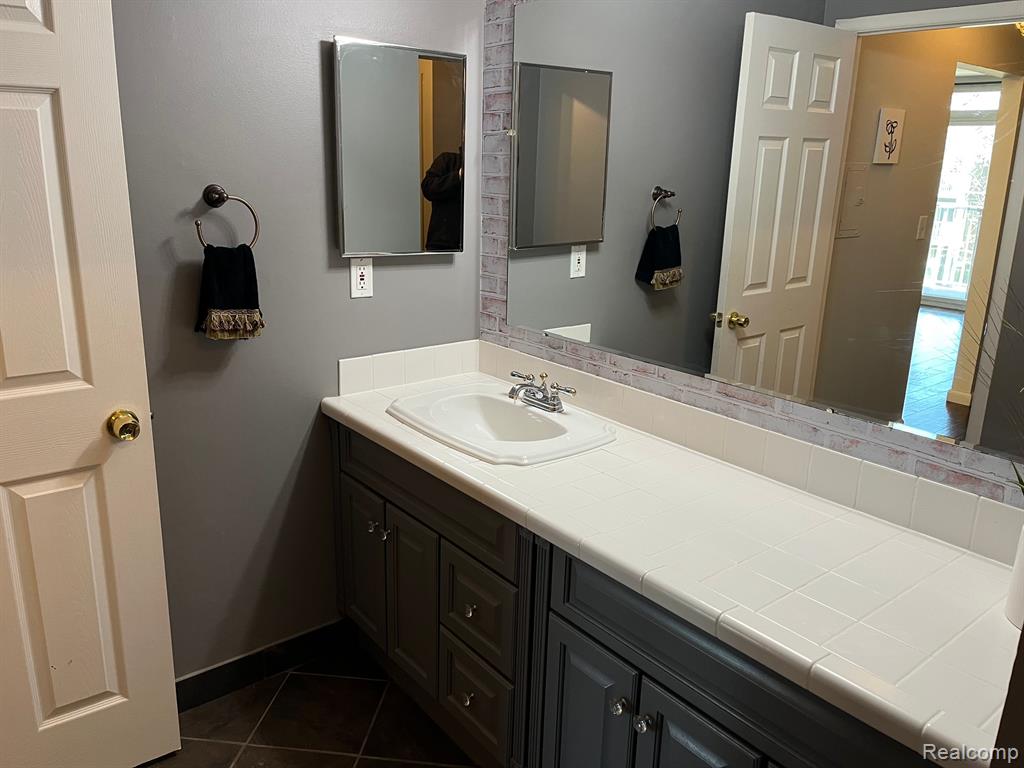 4909 Crooks Road, E 11, Royal Oak, MI 48073 — Photo 19