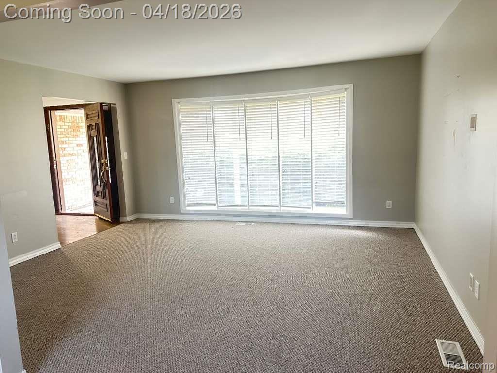 3960 Kings Point Drive, Troy, MI 48083 — Photo 12