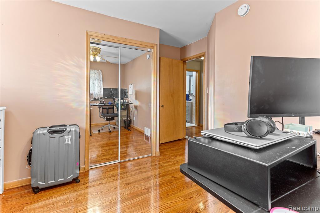 8681 Whitefield Street, Dearborn Heights, MI 48127 — Photo 10