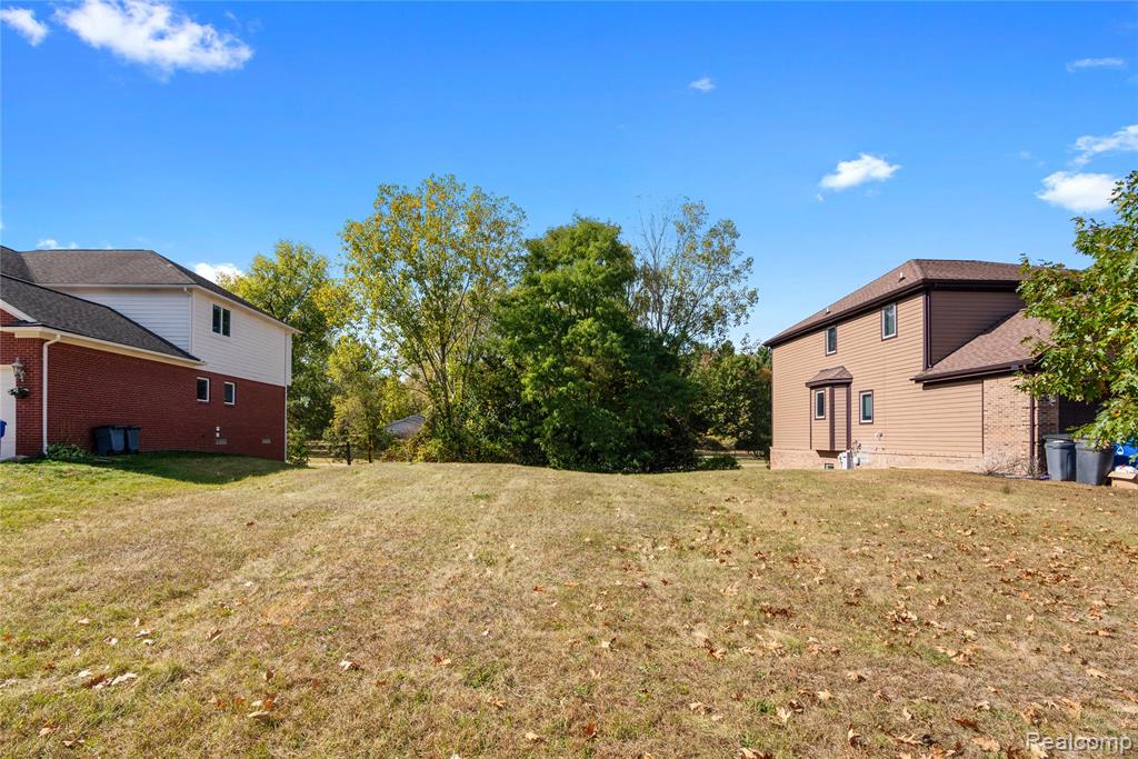 257 Madeleine Lane, Waterford, MI 48328 — Photo 5