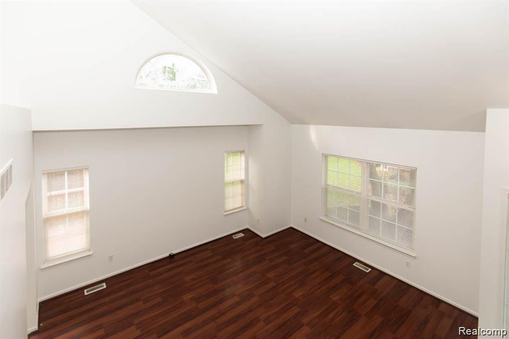 38492 SARATOGA Circle, Farmington Hills, MI 48331 — Photo 9