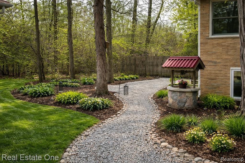27634 Wellington Street, Farmington, MI 48334 — Photo 3
