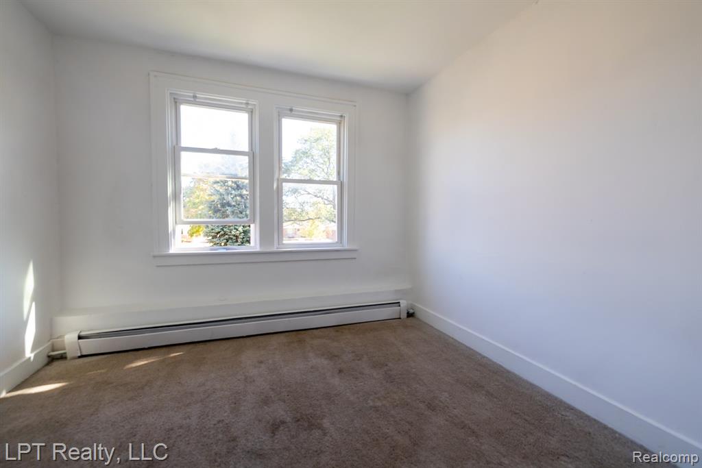 6015 Mayburn Street W, Dearborn Heights, MI 48127 — Photo 10