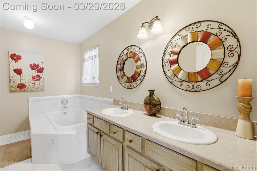 42925 N Hampton Drive, Sterling Heights, MI 48314 — Photo 18