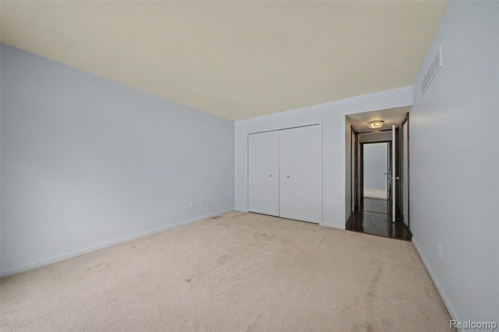 705 Preston Court, Rochester Hills, MI 48307 — Photo 17