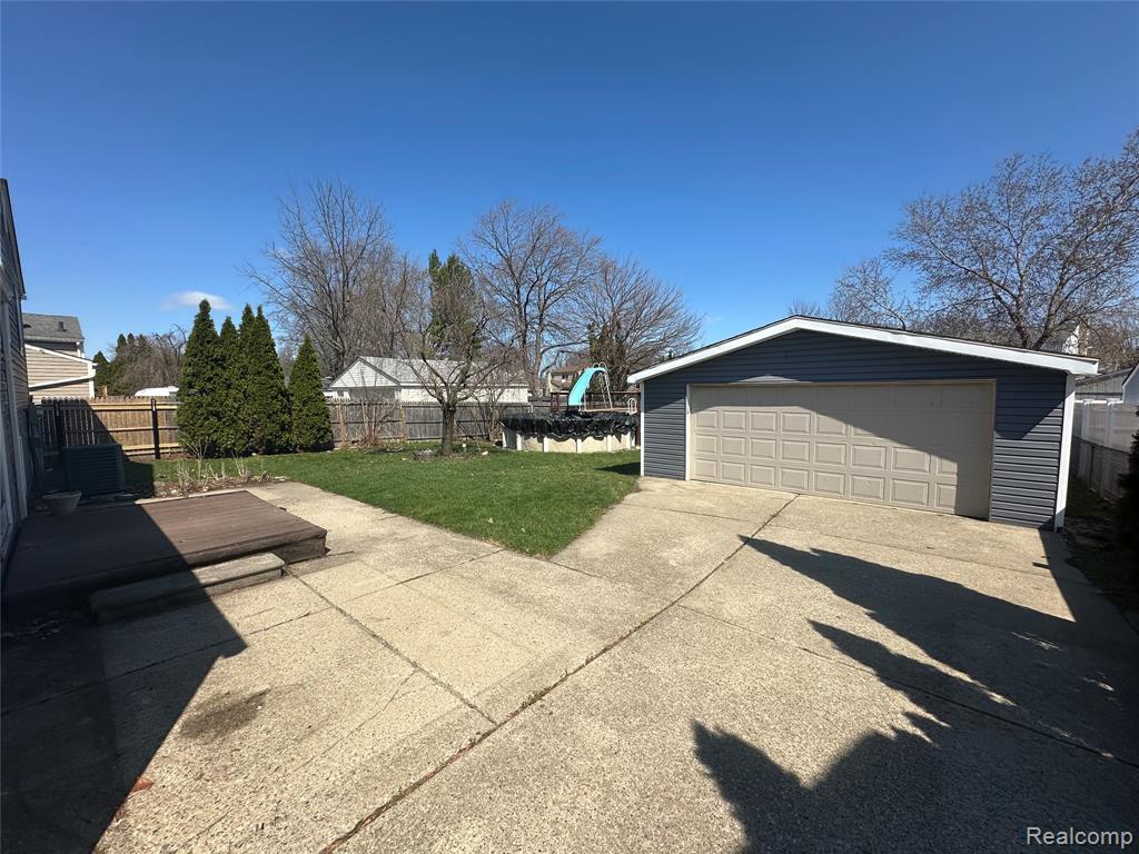 42768 Buckingham Drive, Sterling Heights, MI 48313 — Photo 13