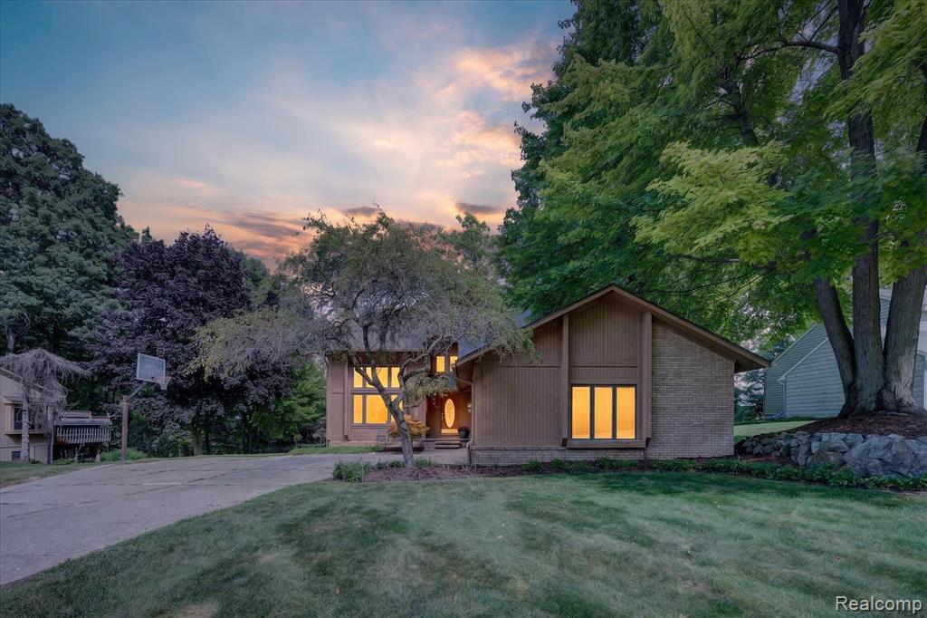 5954 Snow Apple Drive, Clarkston, MI