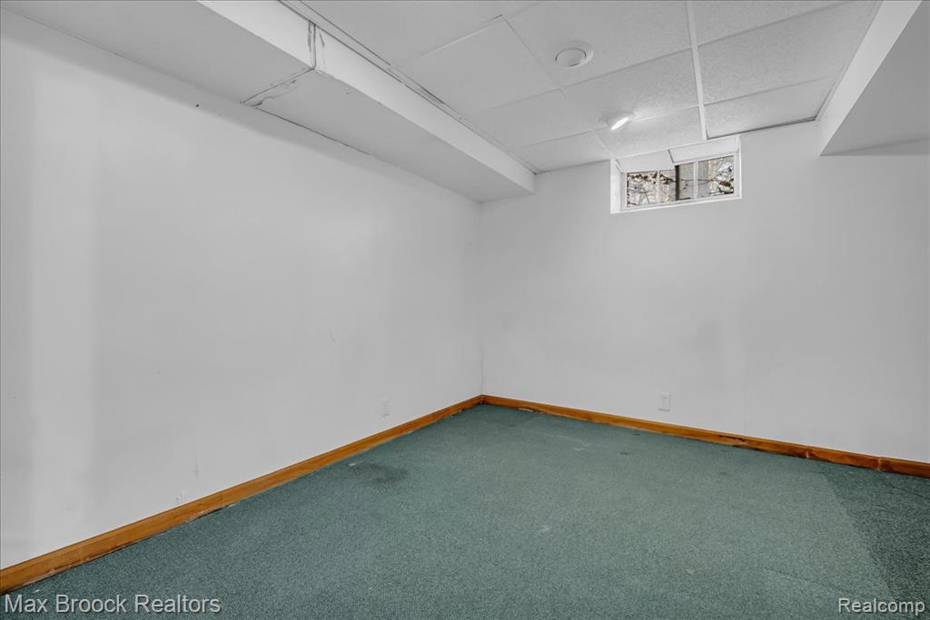 2085 Pontiac Drive, Sylvan Lake, MI 48320 — Photo 22