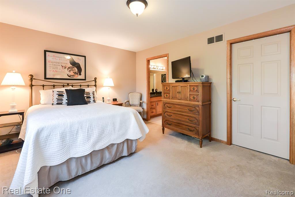938 MILDRED J Court, Brighton, MI 48116 — Photo 21