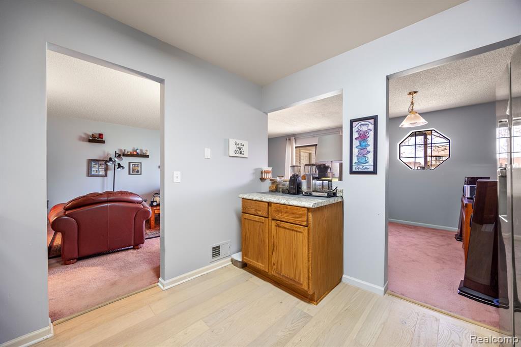 4933 OAK HILL Drive, Waterford, MI 48329 — Photo 16