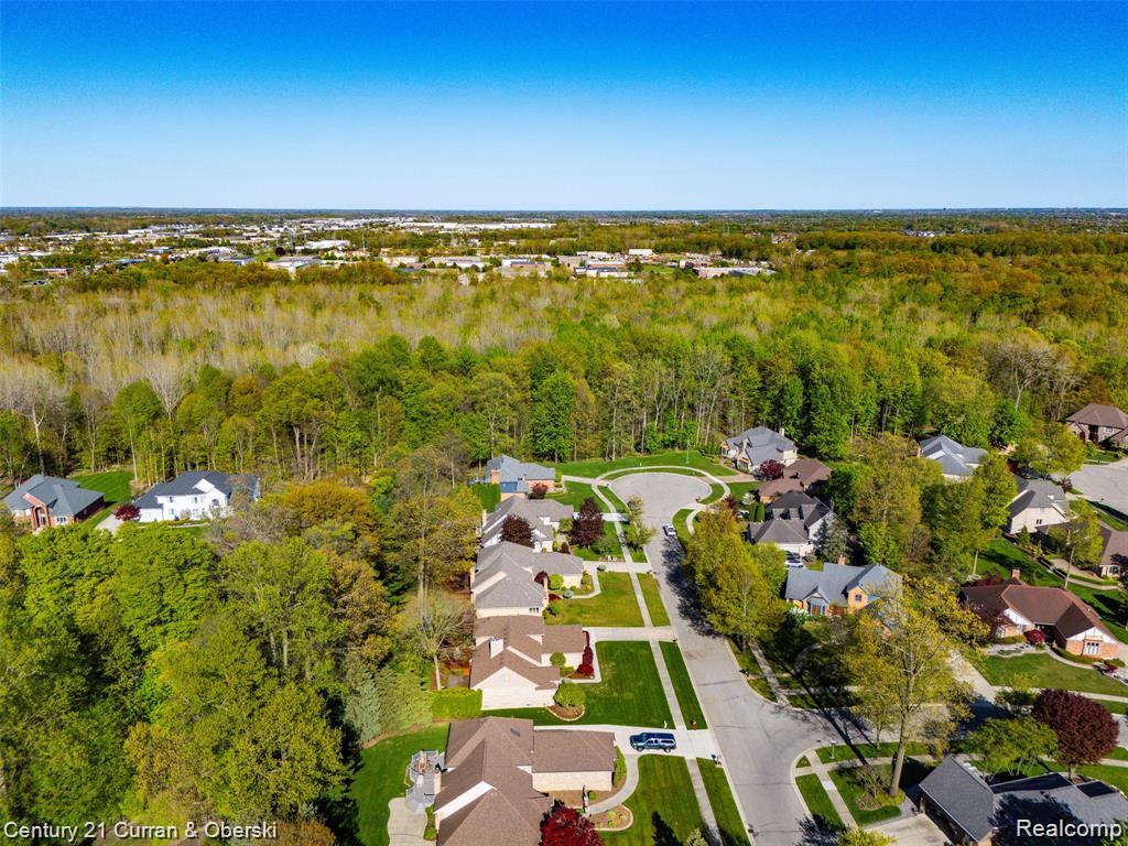 9039 Oakridge Trail, Shelby Twp, MI 48317 — Photo 21