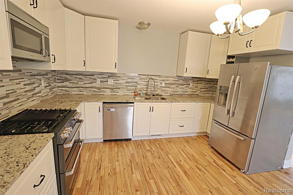 802 E 11 MILE Road, Royal Oak, MI 48067 — Photo 6