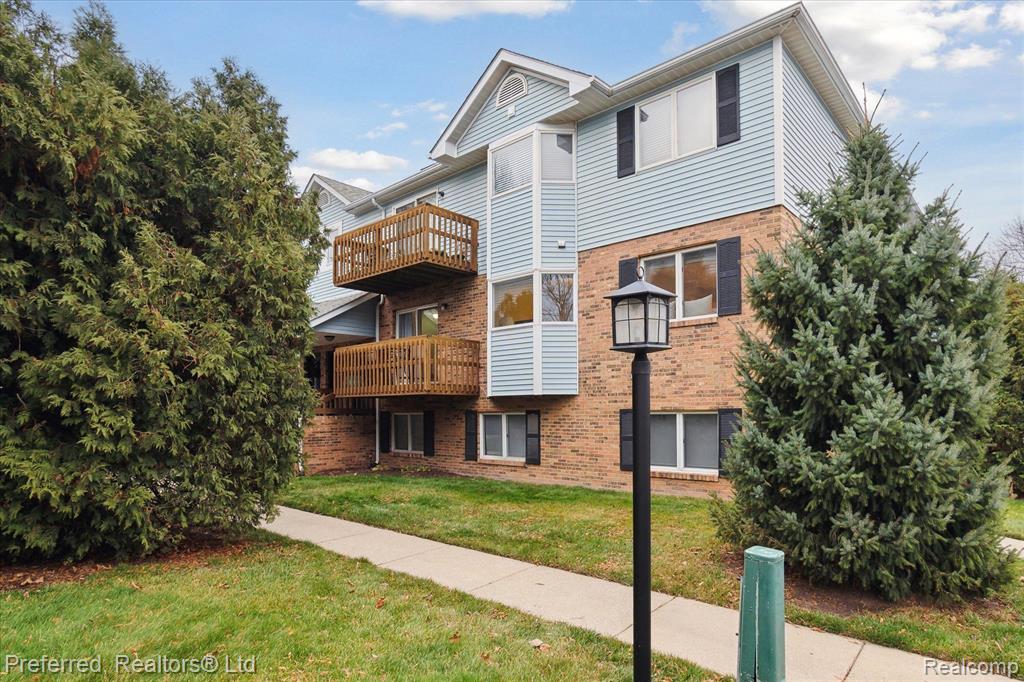 262 PINEWOOD Drive, Plymouth, MI 48170 — Photo 5