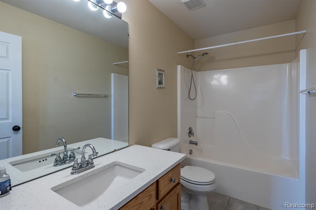 9535 GLENHILL Drive, Ypsilanti, MI 48198 — Photo 26