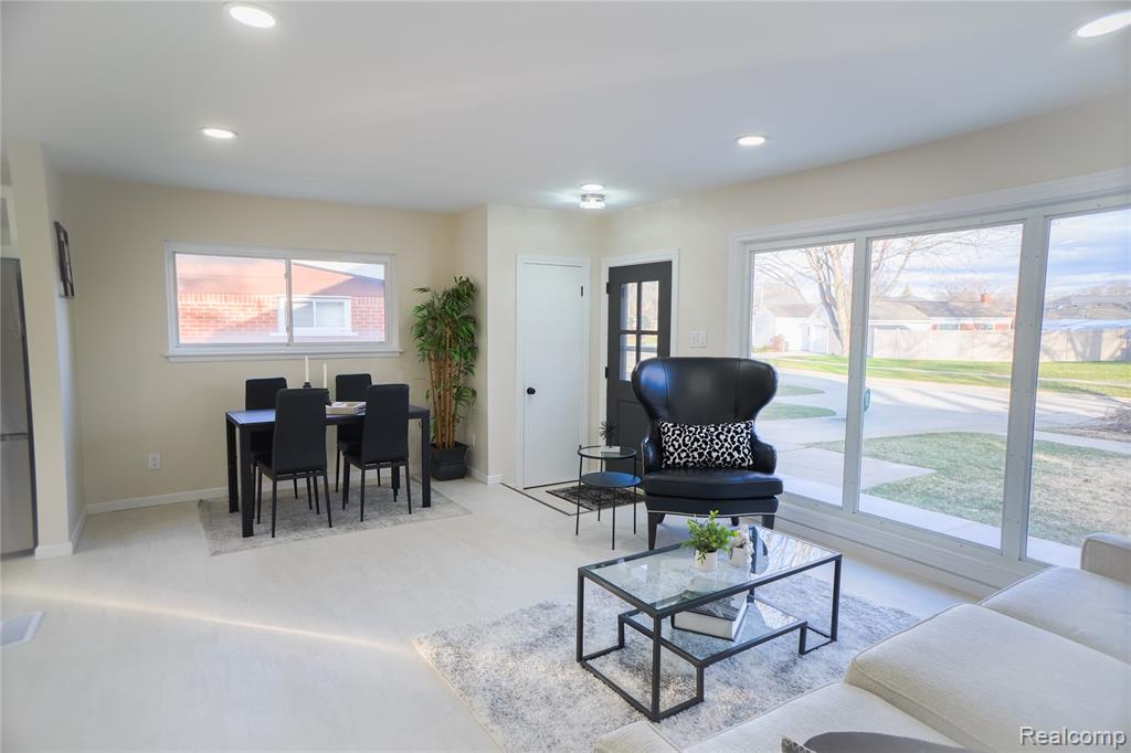 26923 Constance Avenue, Dearborn Heights, MI 48127 — Photo 6