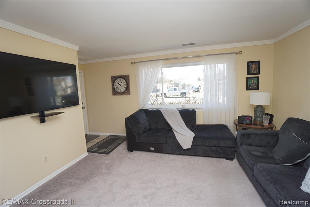 5863 BALFOUR Avenue, Allen Park, MI 48101 — Photo 7