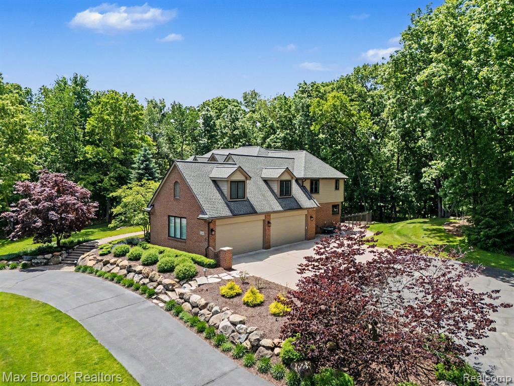 1300 Oak Hollow Drive, Milford, MI 48380 — Photo 56