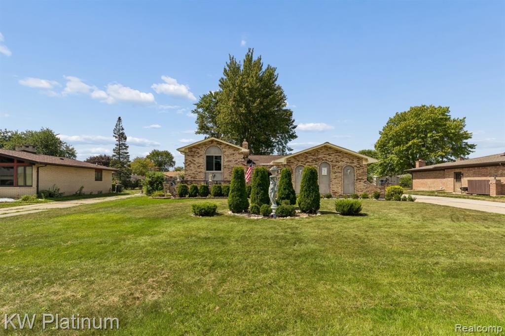 37233 Almont Drive W, Sterling Heights, MI 48310