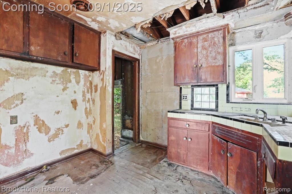6547 Warwick Street, Detroit, MI 48228 — Photo 10