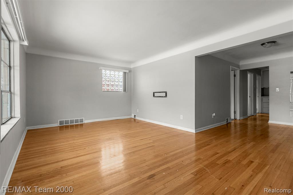 20295 Huntington Road, Detroit, MI 48219 — Photo 4