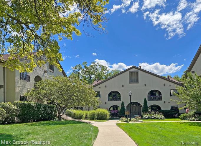 42160 Woodward Avenue, 42, Bloomfield Hills, MI 48304 — front exterior