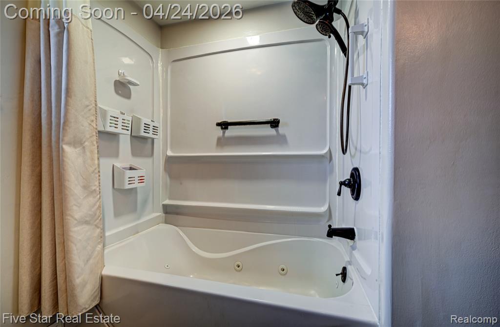 2995 Beaumont Drive, Highland, MI 48356 — Photo 25