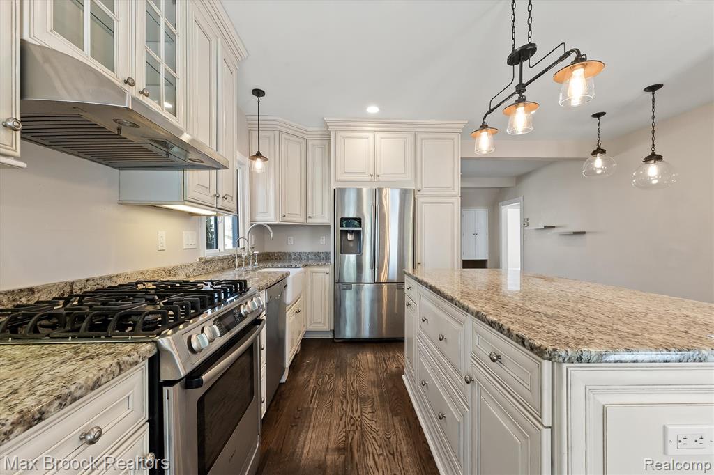 2375 Lakeside Drive, Highland, MI 48356 — Photo 18