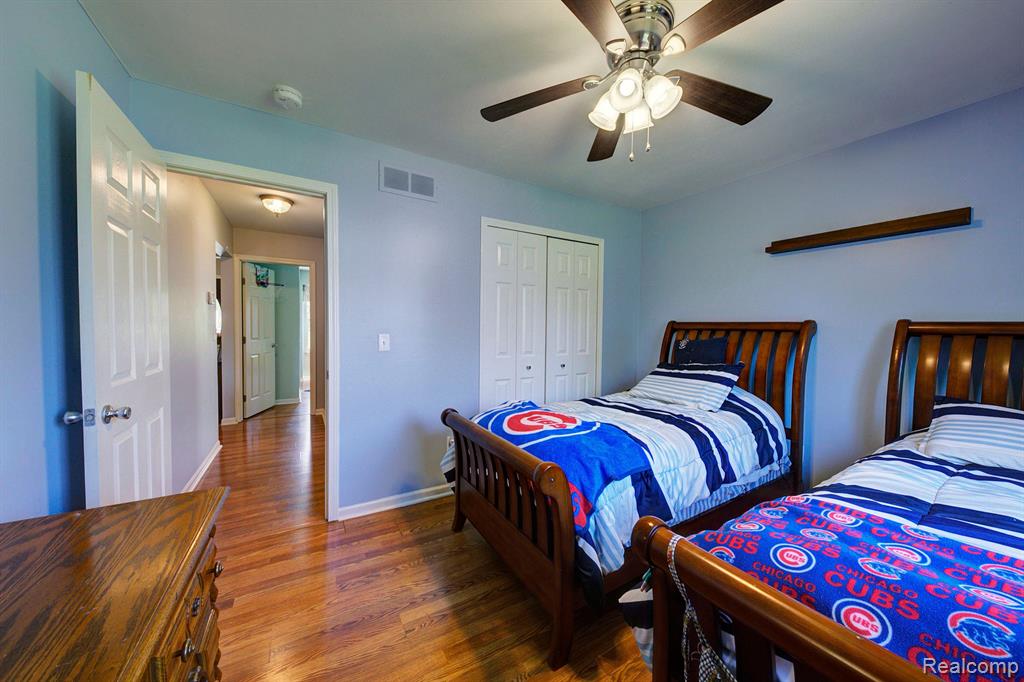42582 WOODBRIDGE Drive, Canton, MI 48188 — Photo 23