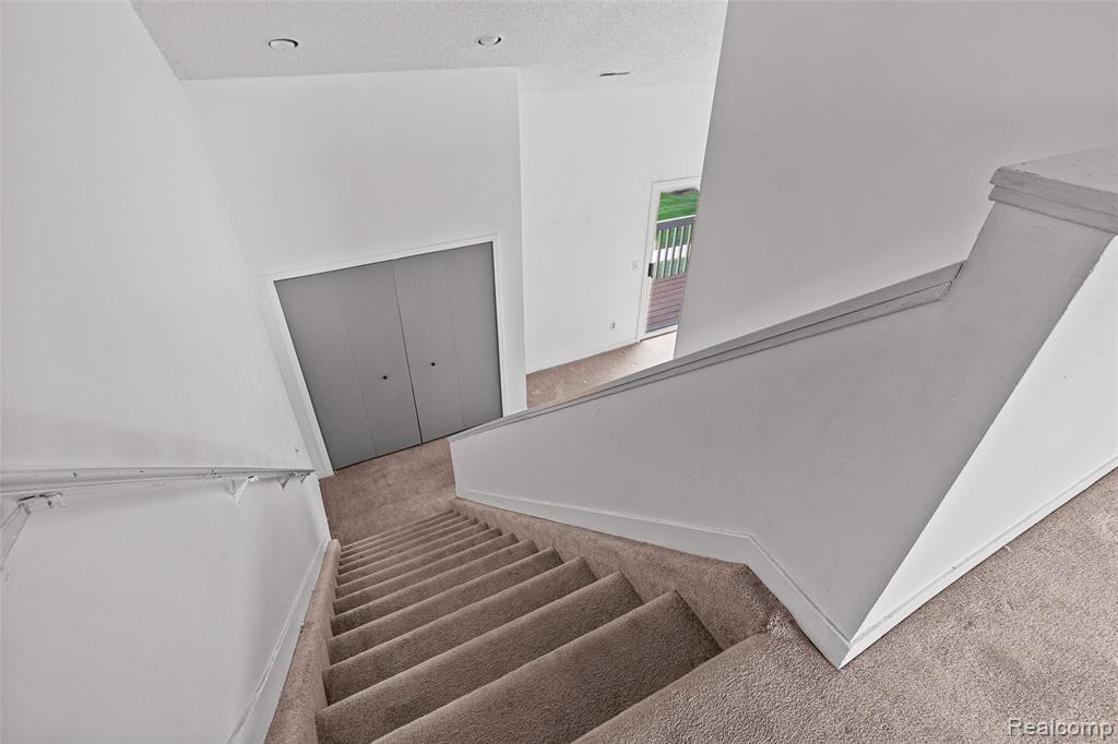 7147 Elmhurst, West Bloomfield, MI — Photo 21