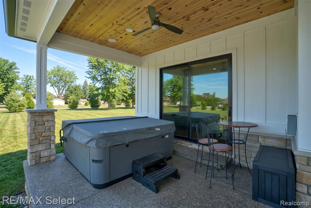 2208 Grove Park Road, Fenton, MI, 48430