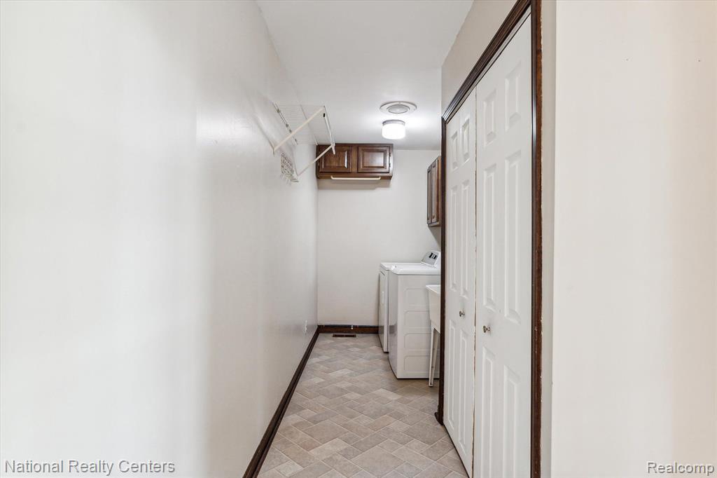 42372 COTSWOLD Court, Northville, MI 48168 — Photo 25