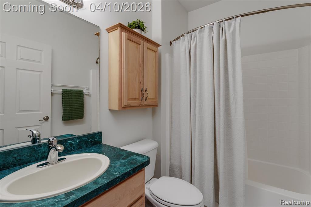 203 Jotham Avenue, Auburn Hills, MI 48326 — Photo 20