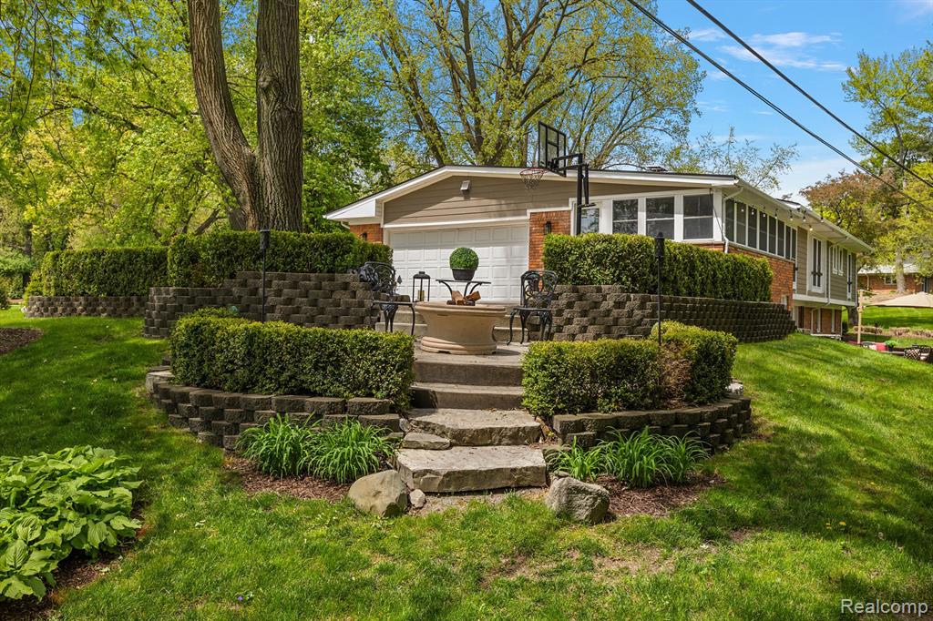 6491 HILLS Drive, Bloomfield Hills, MI 48301 — Photo 47