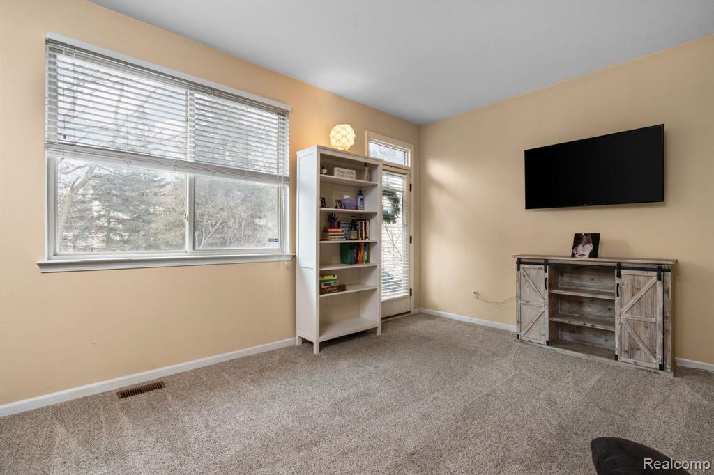 5617 VERSAILLES Avenue, Ann Arbor, MI 48103 — Photo 11