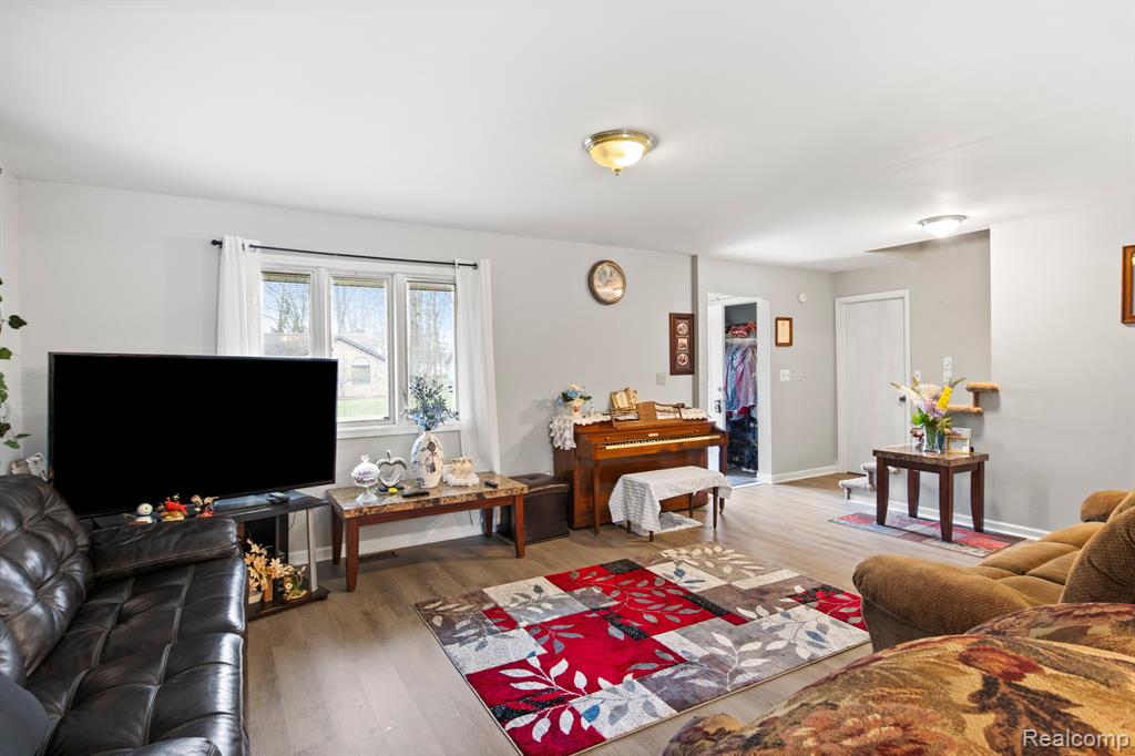 8765 JOANN Drive, Newport, MI 48166 — Photo 5