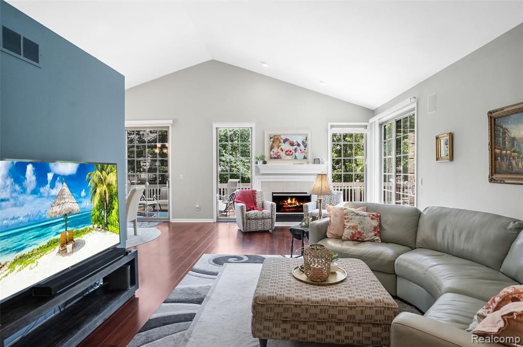 16822 Lochmoor Circle W, Northville, MI 48168 — Photo 10