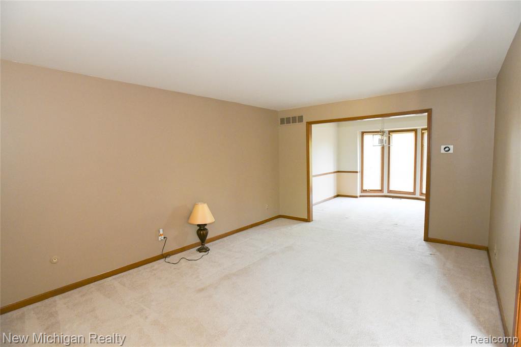 22200 Heatheridge, Farmington, MI 48167 — Photo 17