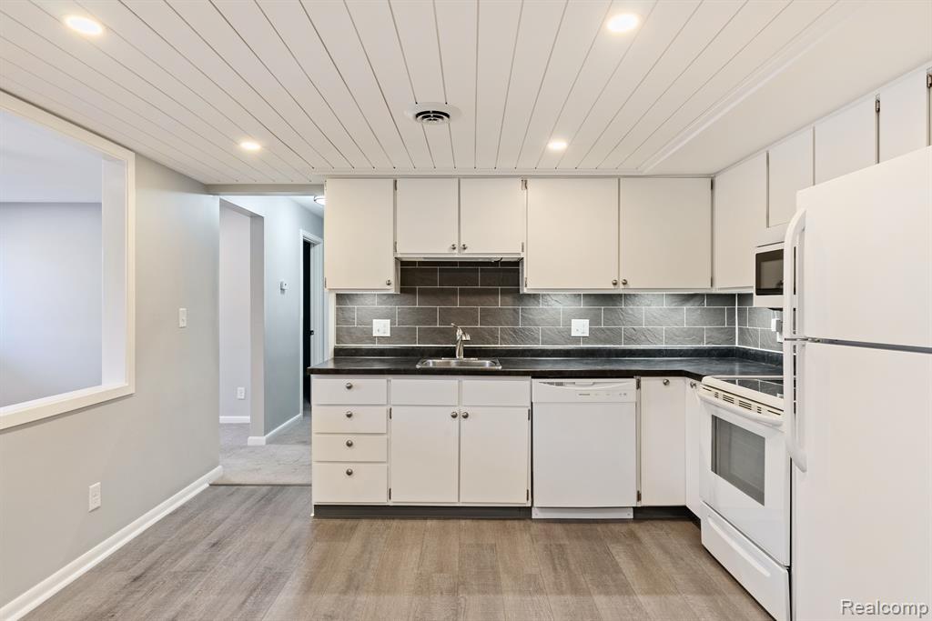 5965 W MICHIGAN Avenue, 16, Saginaw, MI 48638 — Photo 9