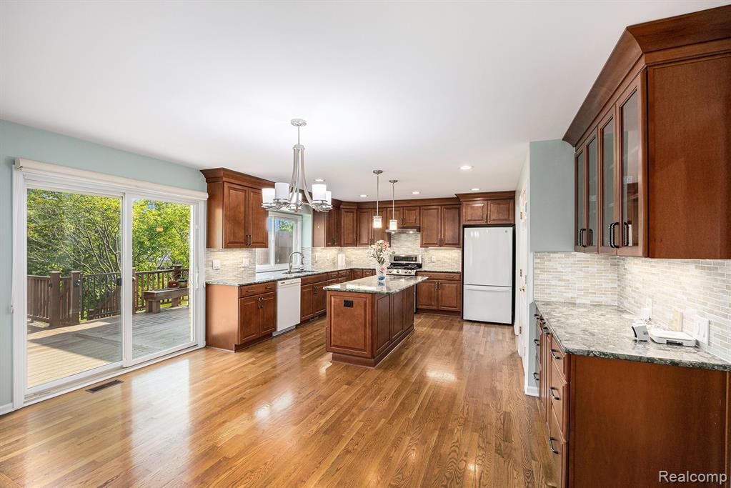 5686 Cherry Lane, West Bloomfield, MI 48324 — Photo 8