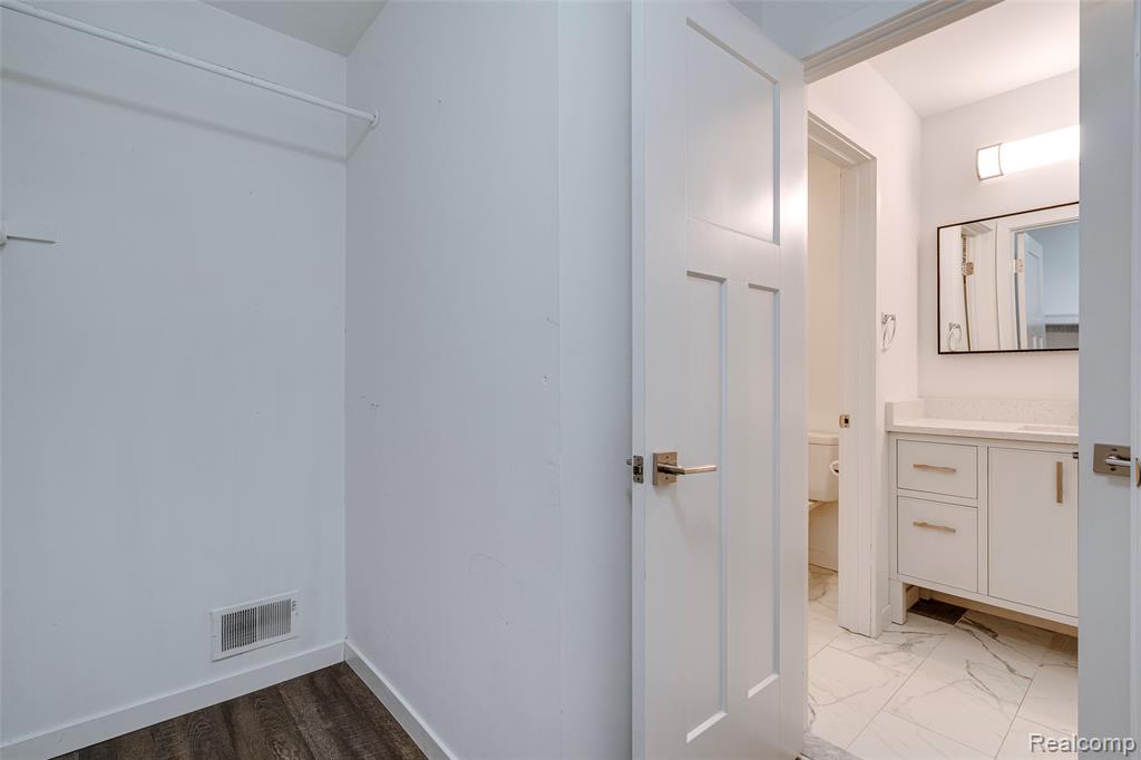 6265 Potomac Circle, West Bloomfield, MI — Photo 36