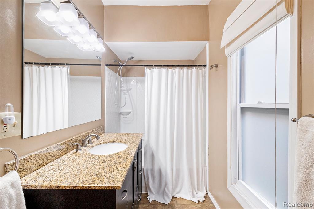 209 N Marquette Street, Durand, MI 48429 — Photo 10