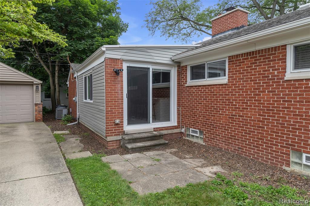 765 Vernier Road, Grosse Pointe Woods, MI 48236 — Photo 41