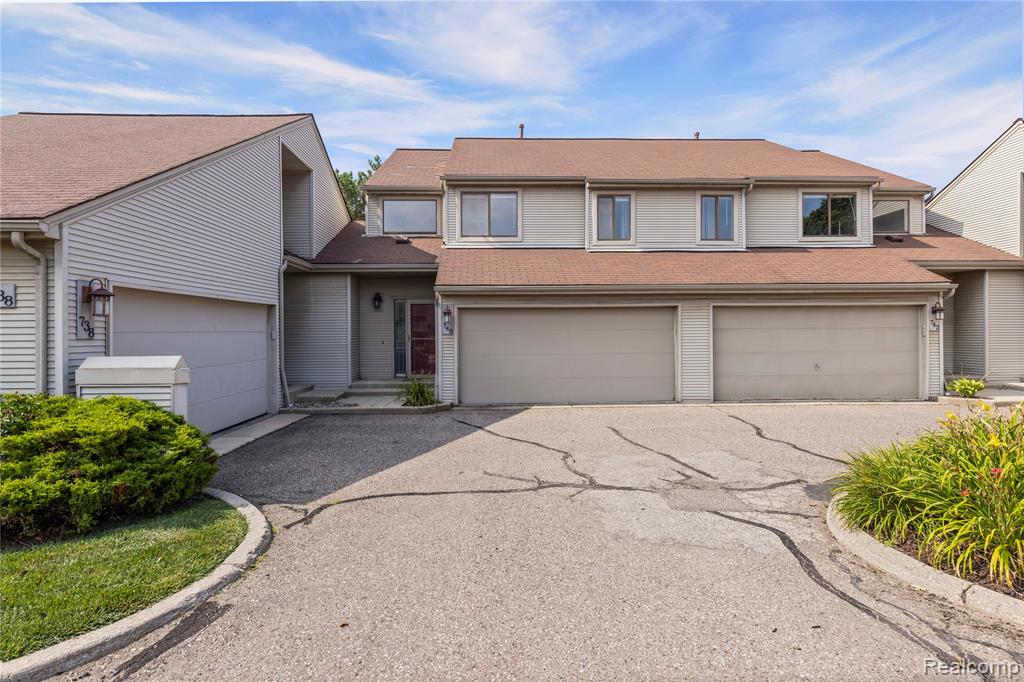 740 Eastbridge Court, Rochester Hills, MI 48307 — Photo 36