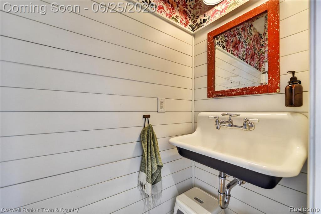918 Gray Fox Court, Howell, MI 48843 — Photo 21