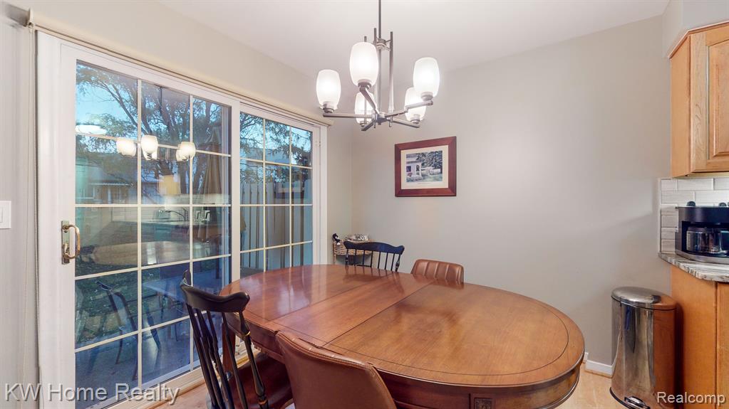 606 WINWOOD Circle, Walled Lake, MI 48390 — Photo 7