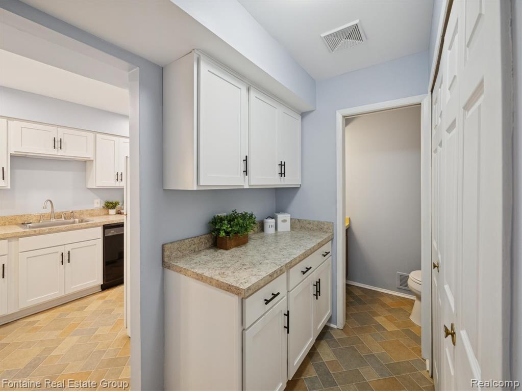 48124 Colony Farm Circle, Plymouth, MI 48170 — Photo 18